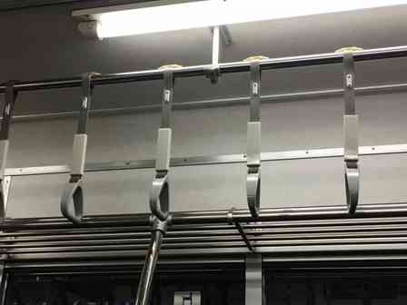 網棚に置いた荷物が…（画像はphotoAC）