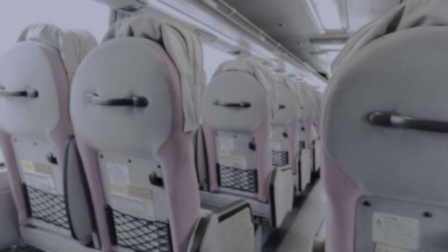 隣の席の男性が...（画像はphotoAC）