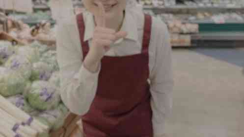 「スーパーで抱っこをせがみ、一歩も動かない2歳息子。途方に暮れる私におばちゃん店員が...」（大阪府・30代女性）