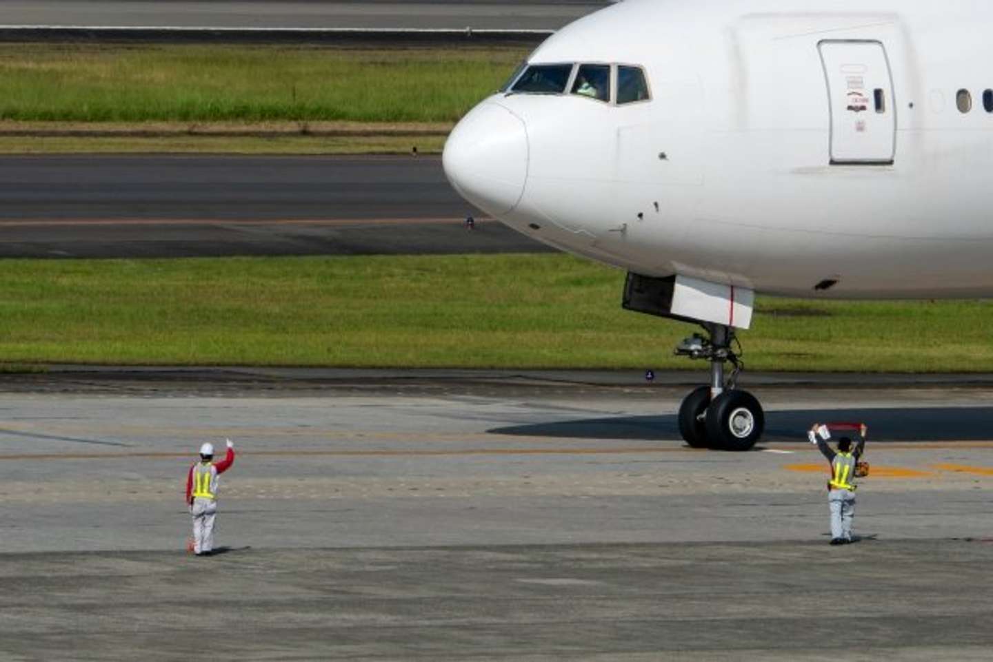 飛行機の窓から見えたもの（画像はphotoAC)
