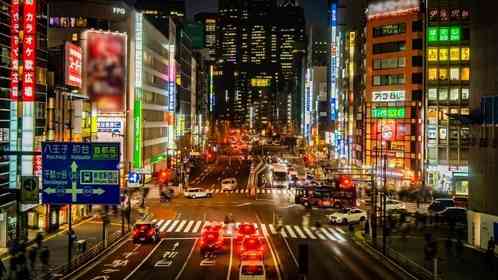 新宿の街で（画像はphotoAC）