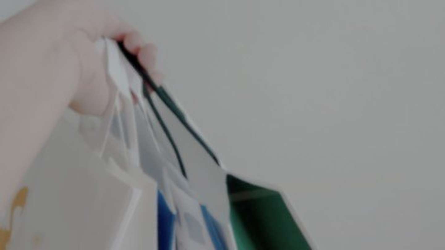 若者に道を尋ねたら（画像はphotoAC)