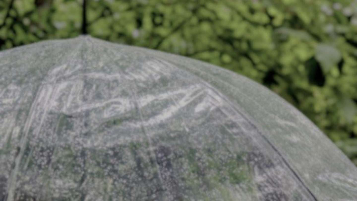 ある雨の日の思い出（画像はphotoAC）