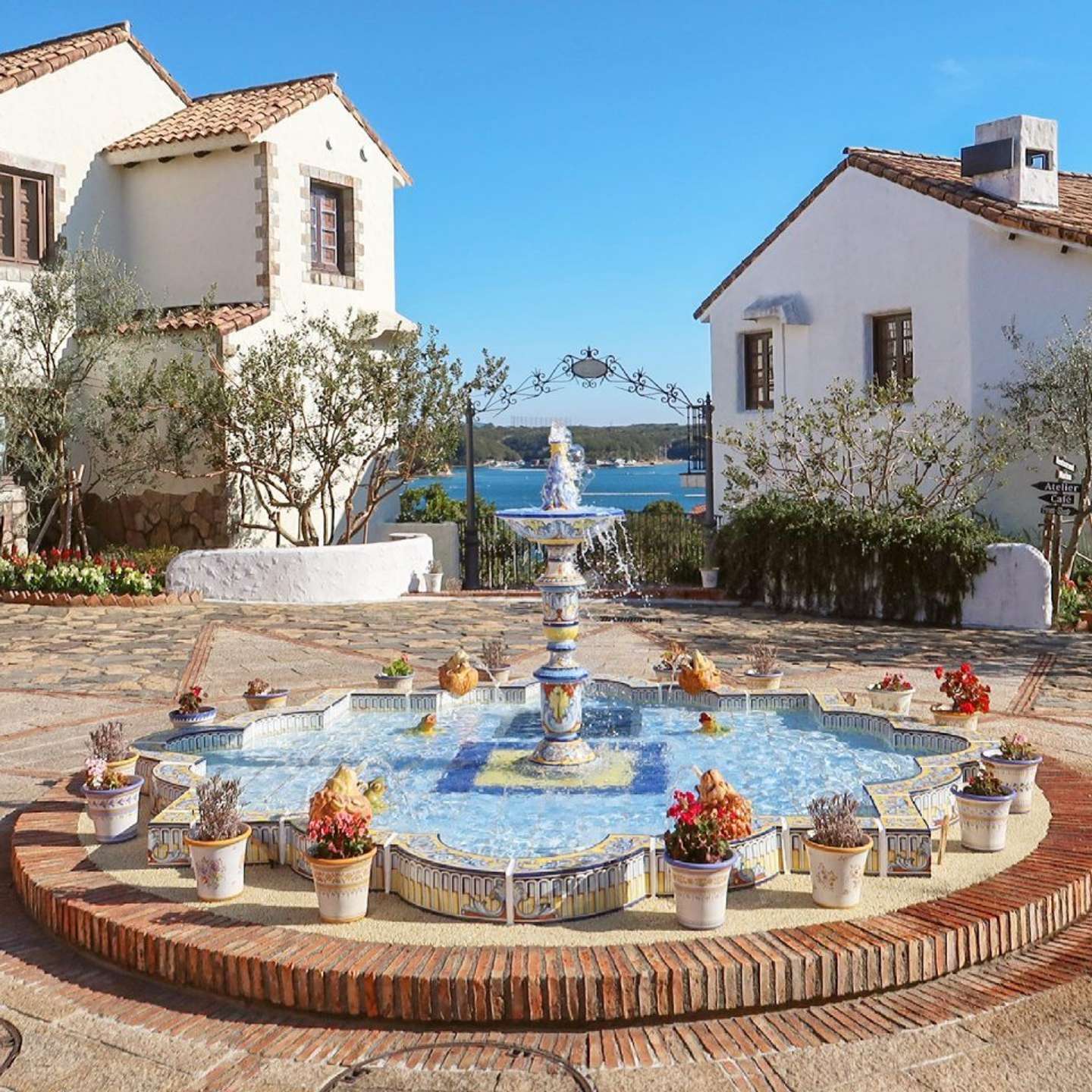 プラザマジョールの噴水（志摩地中海村【公式】instagramアカウントより）