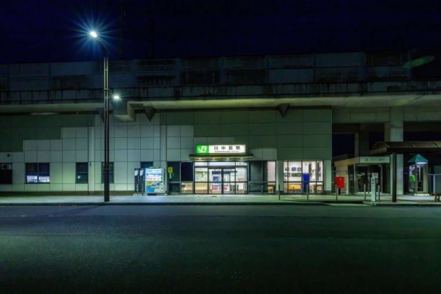 川中島駅で（画像はphotoAC）