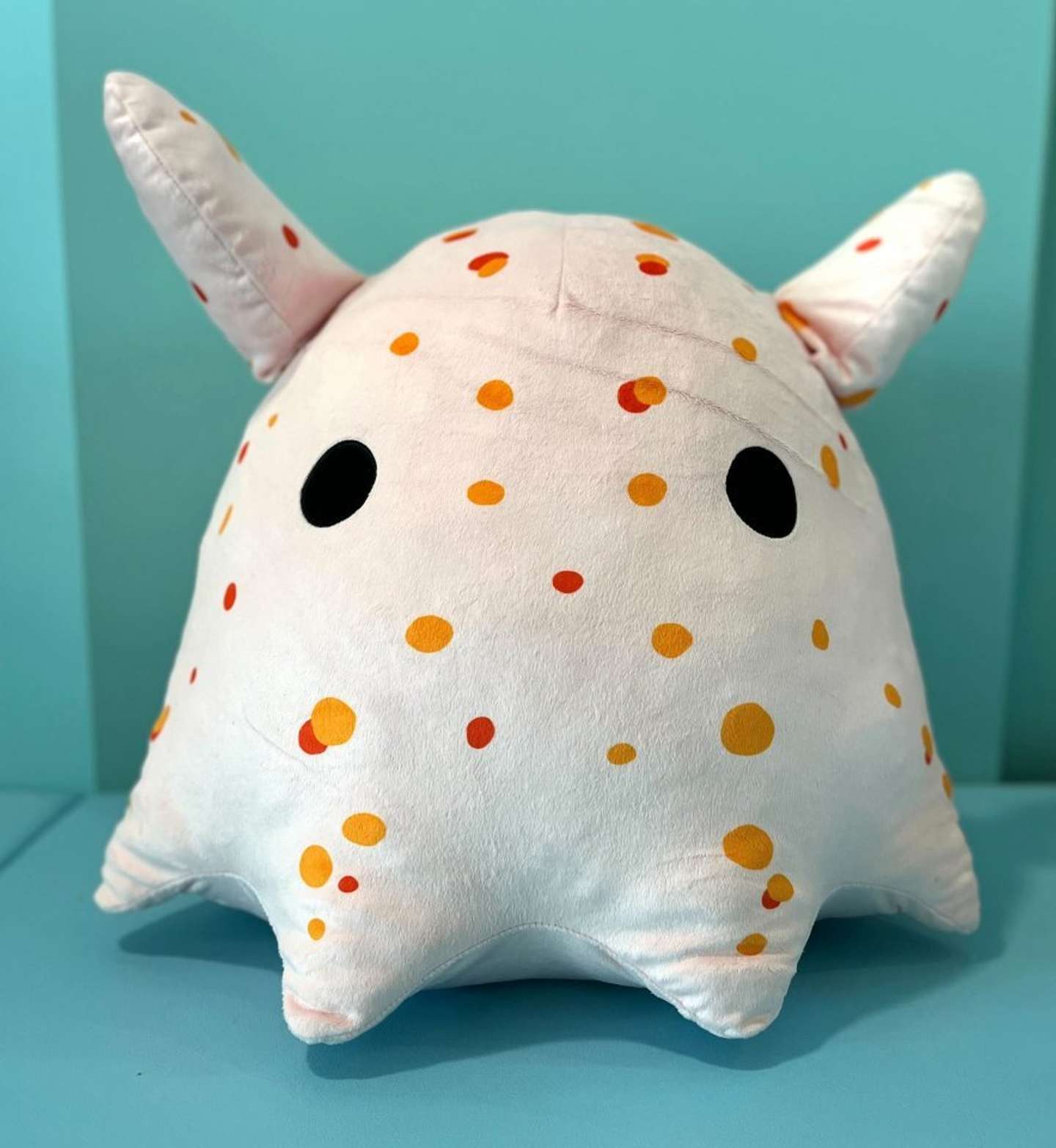 オオメンダコの赤ちゃん　　直径約50cm、高さ約45cm