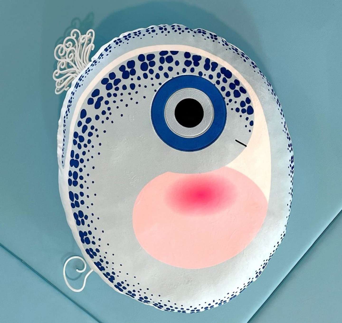 サンマの卵クッション　大きさ約60cm