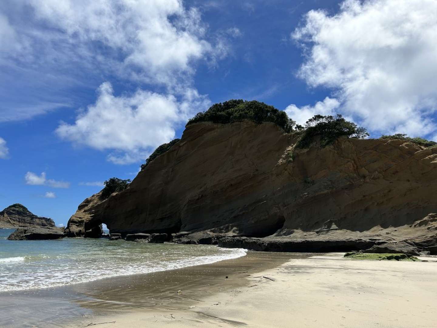 「千座の岩屋」（記者撮影）