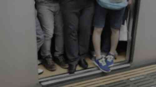 大学受験の日に見知らぬ土地で大雪、電車は遅れ大パニック　半泣きの私に「父ぐらいの年齢」の男たちが（神奈川県・50代女性）