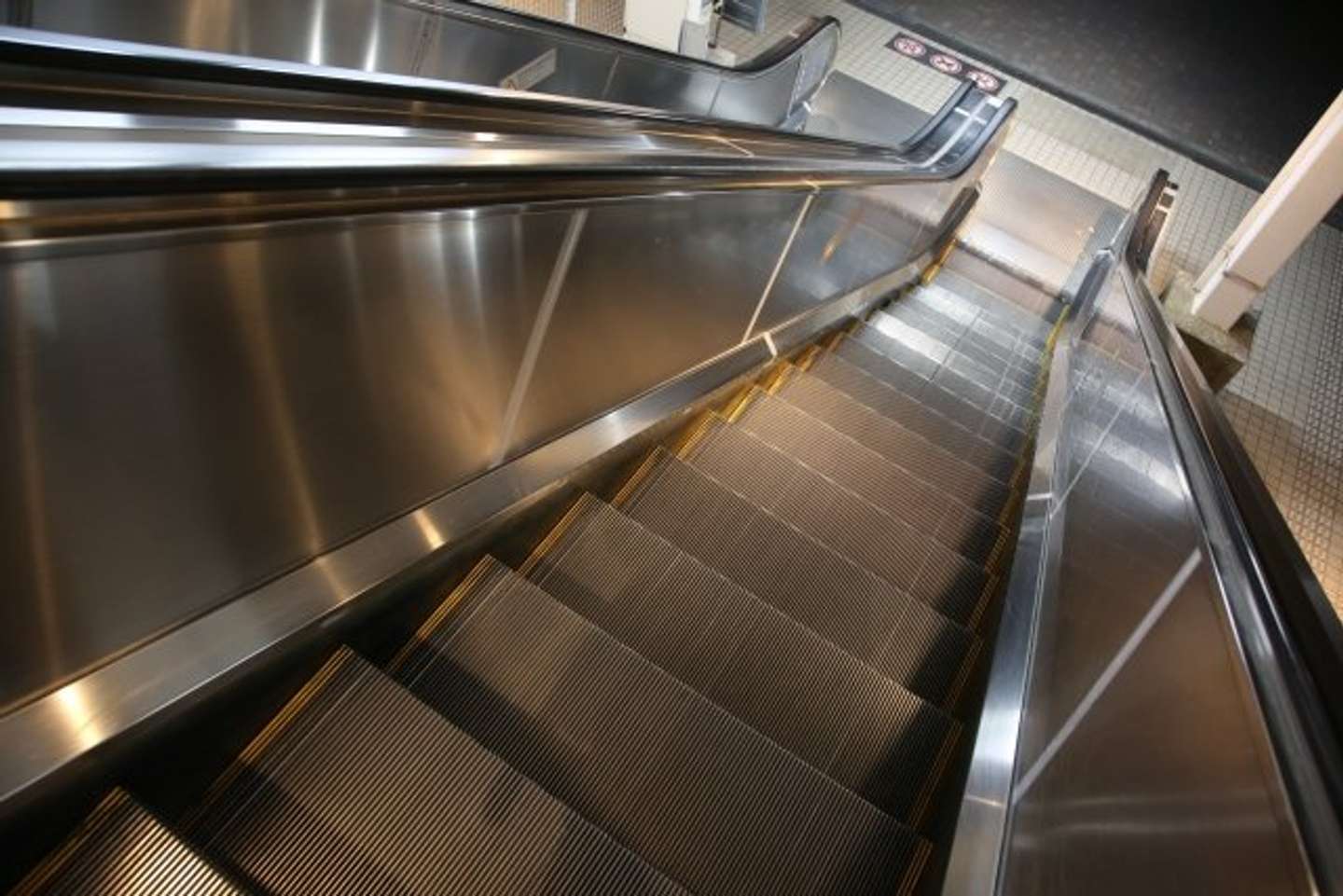 正しい乗り場まで案内してもらい...（画像はphotoAC）