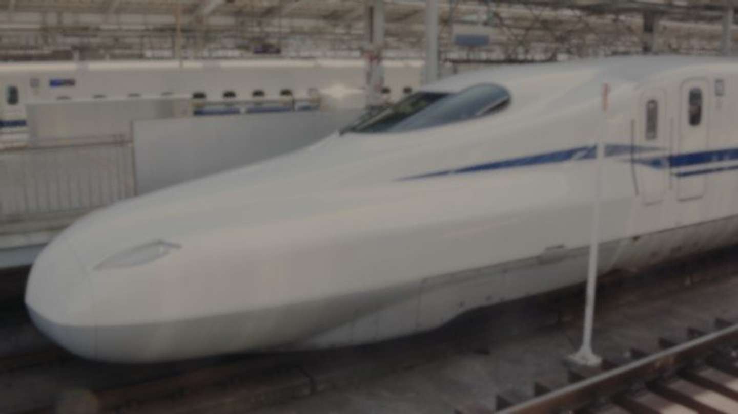 通路側の席に座っていた青年が（画像はphotoAC）