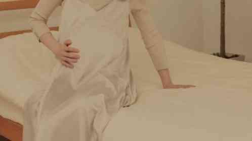 「ひとりきりで入院した産婦人科。隣の妊婦は母親と一緒で、私が陣痛に苦しんでいると...」（愛媛県・50代女性）