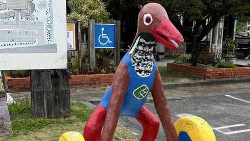 「鳥類ですか？」「深い事情がありそう」　沖縄の道の駅に鎮座する〝謎のオブジェ〟の正体を追う