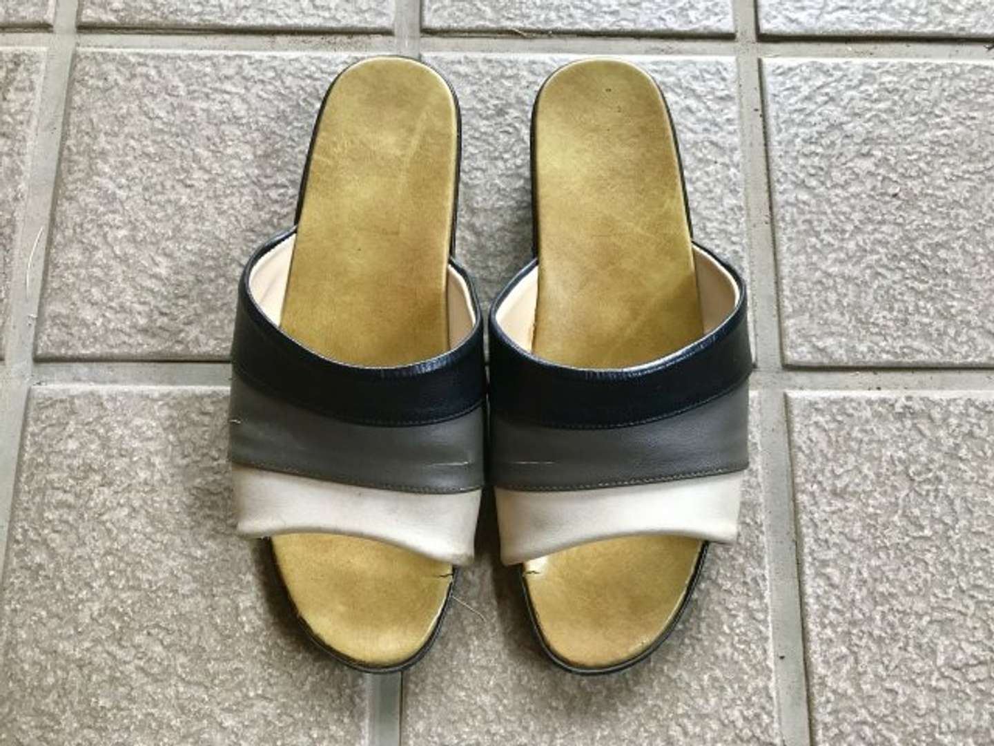 渡されたのは「つっかけ」（画像はphotoAC）