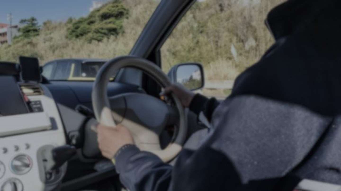 車に乗るよう促されて（画像はphotoAC）