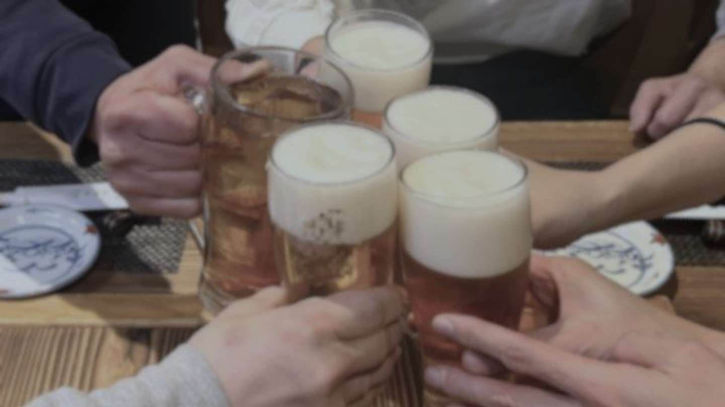 会社の飲み会で…（画像はphotoAC）