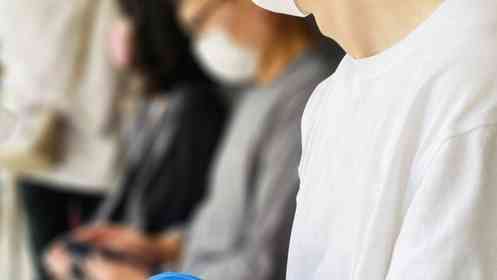 一席だけ空いていたけど…（画像はphotoAC）