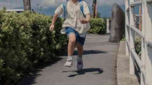 「頭から足まで血まみれで下校してきた小1娘。連れ帰ってきた見知らぬ女性の話によると...」