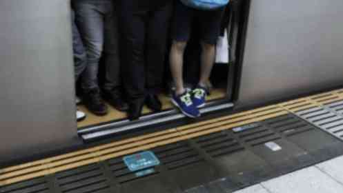 「満員の湘南新宿ラインで通勤していた妊娠中の私。高齢女性客に大声で『ひどいねー！』と声をかけられて」（東京都・30代女性）