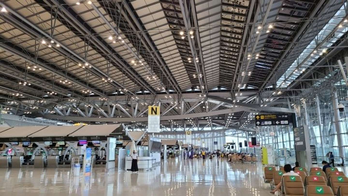 飛行機を降りた後に（画像はphotoAC）