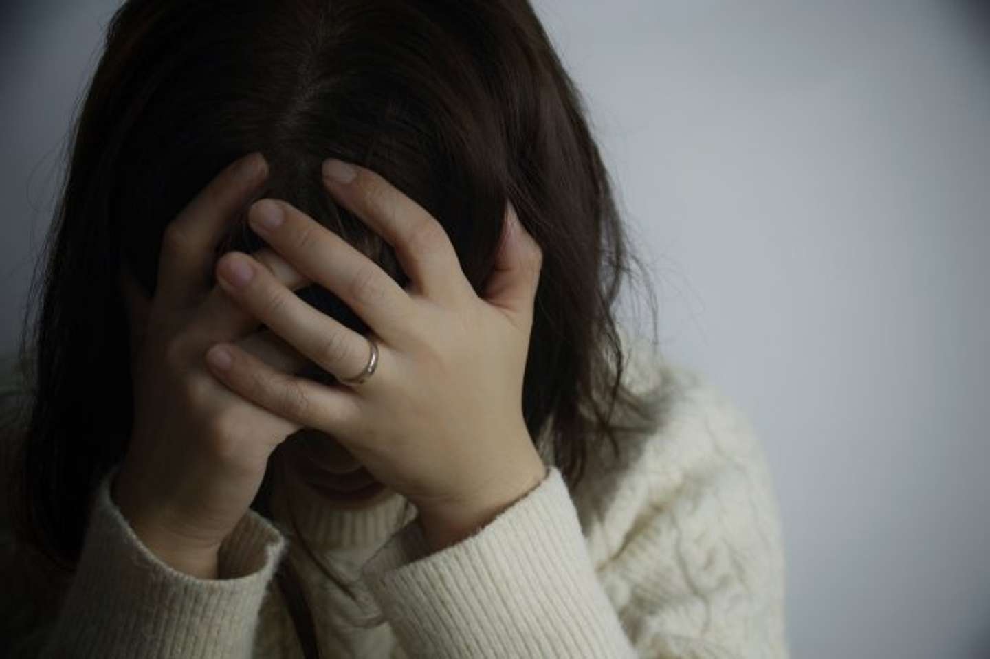 涙があふれてきて...（画像はphotoAC）