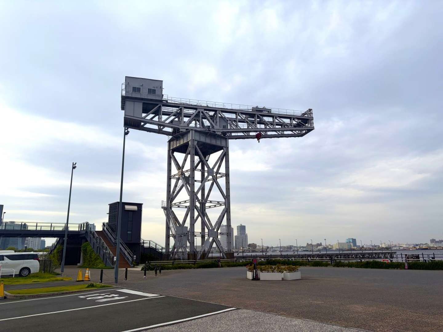 ハンマーヘッドクレーン