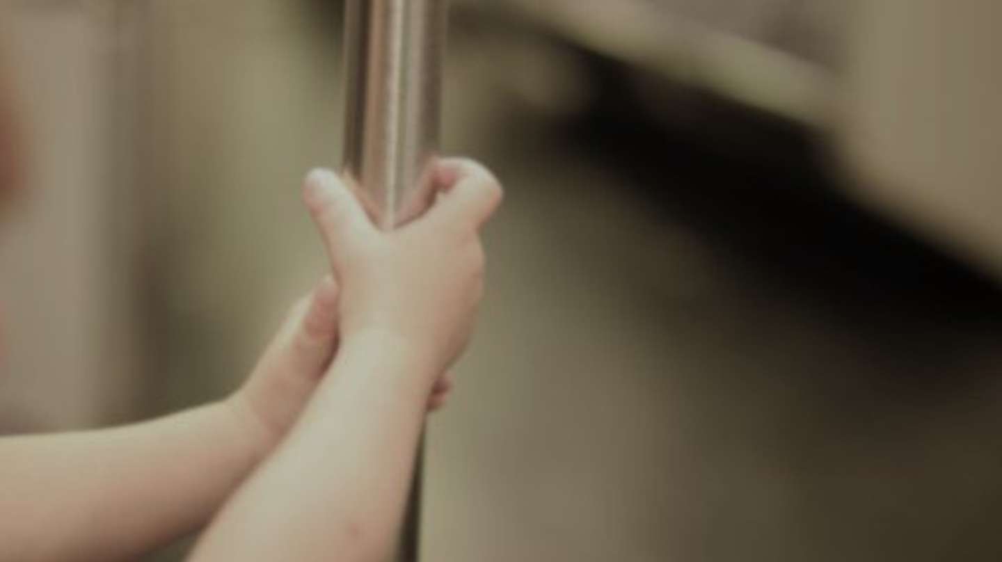 子供3人を連れて乗った電車で（画像はphotoAC）