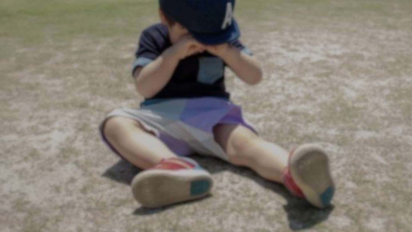 幼い息子が転倒してしまい（画像はphotoAC）