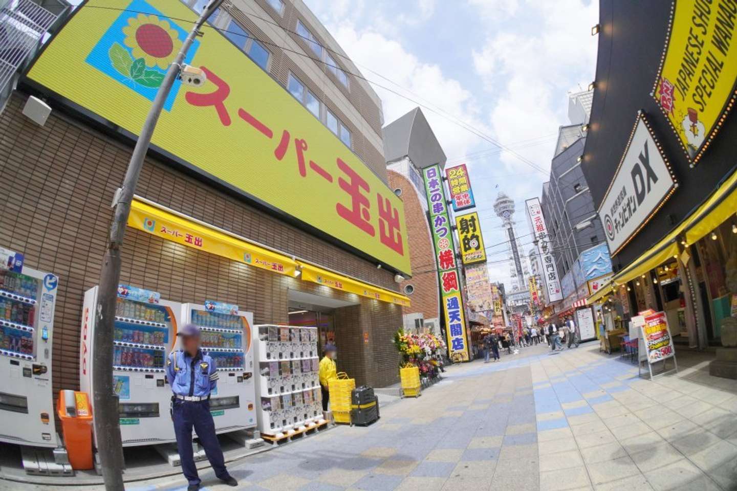 祝！スーパー玉出　新世界店　開店（写真は筆者撮影、以下同）