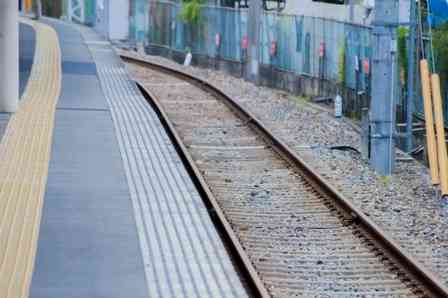 駅のホームから転落して（画像はphotoAC）