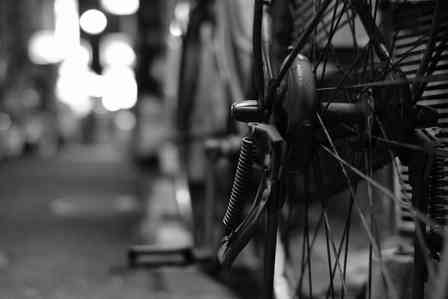 冬の夜、自転車で家路を急ぐ吹奏楽部の女子高生。後ろから走ってきた男に蹴り飛ばされて、そのまま...