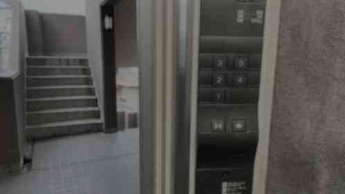 「マンションのエレベーターで大声で助けを求める私。そこへやってきたペアルックのカップルが...」（大阪府・30代女性）