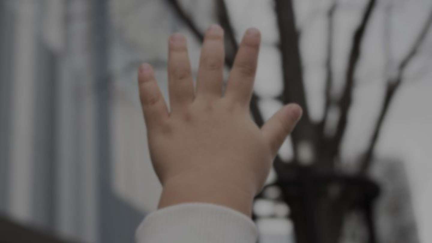 子供の手が抜けて...（画像はphotoAC）