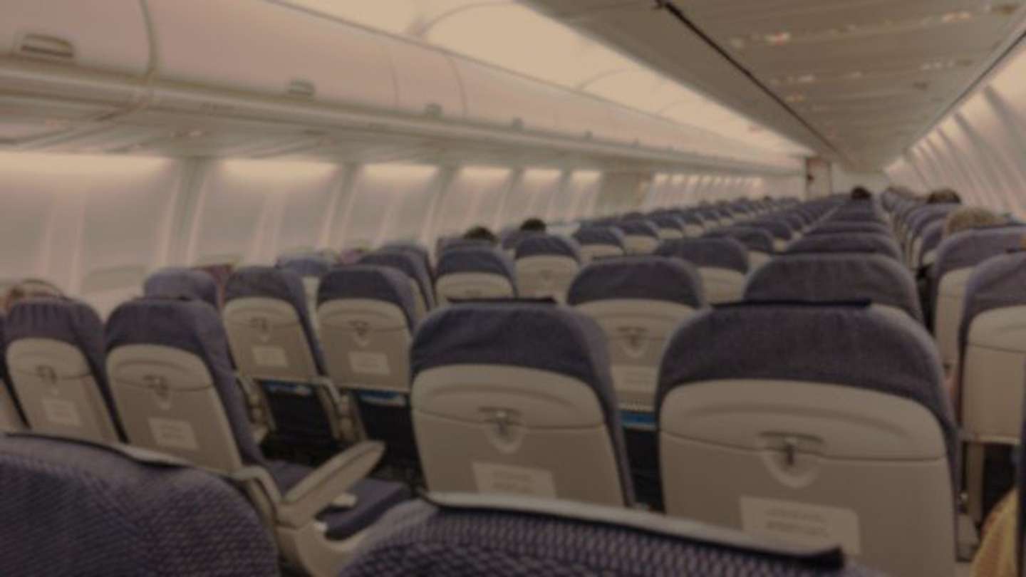 幼い子供3人を連れて乗った飛行機で（画像はphotoAC）