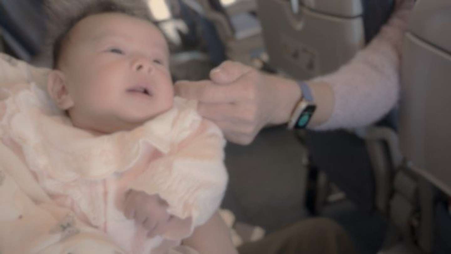 2人の子供が泣き始めて（画像はphotoAC）