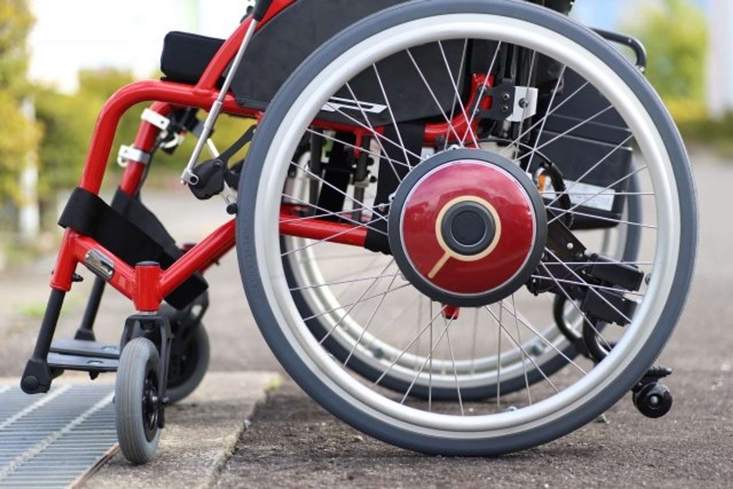 車いすで万博へ（画像はphotoAC）