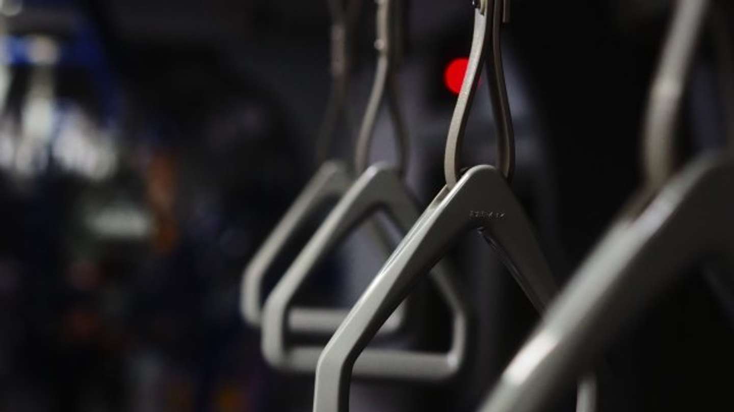 妊娠初期に電車に乗ったら（画像はphotoAC）