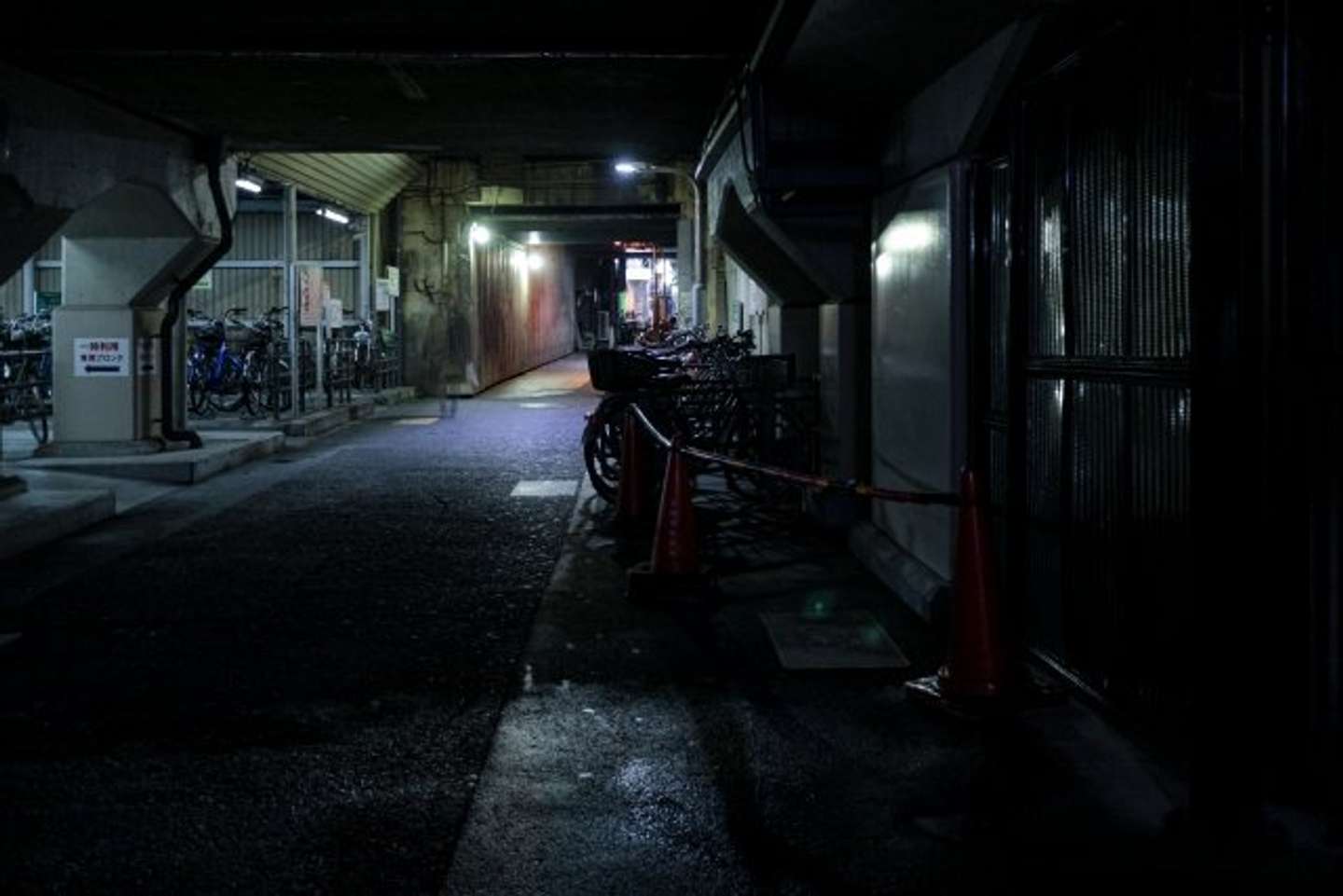 夜の大阪で道に迷い（画像はphotoAC）