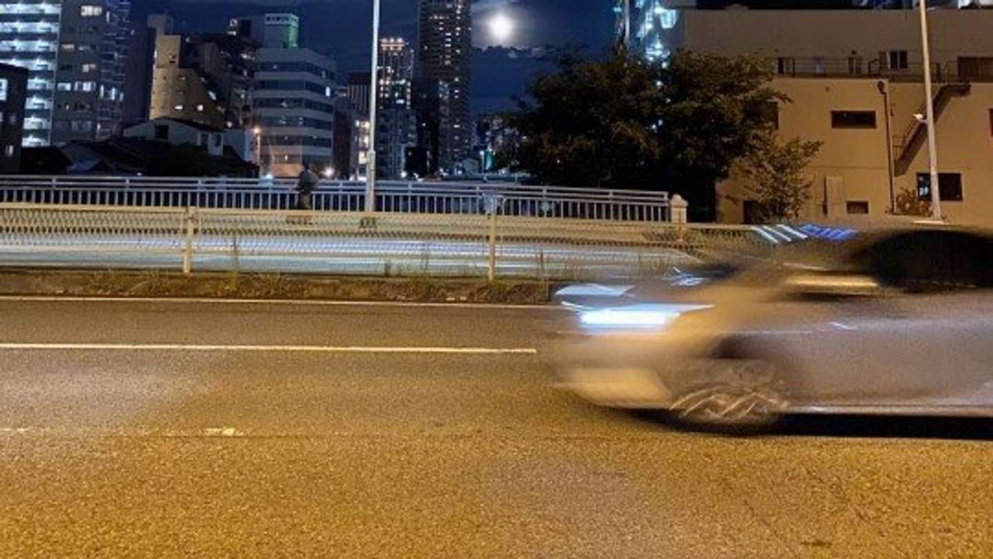 車に乗せてくれて（画像はphotoAC)