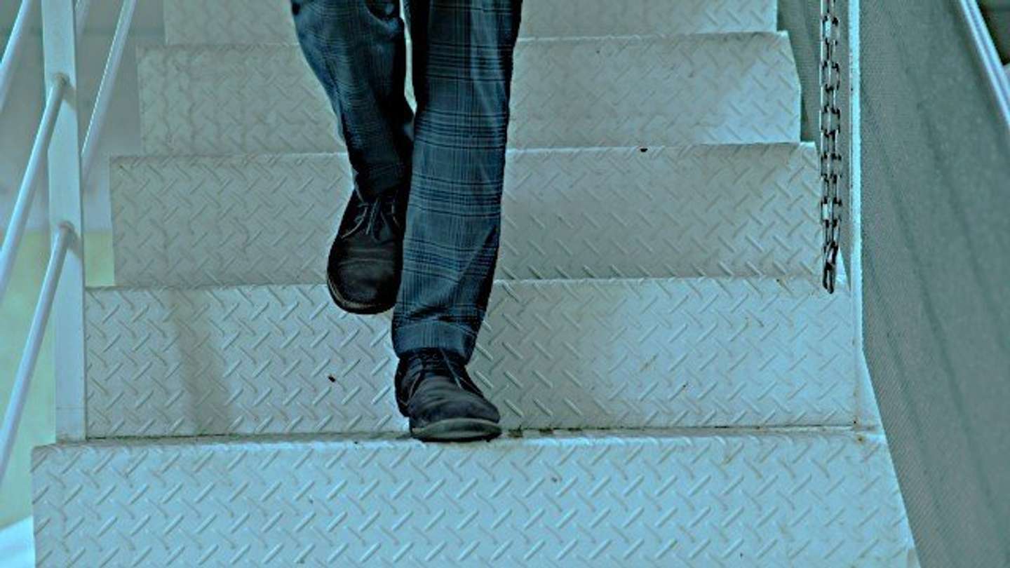 あの人たちは何だったのか（画像はphotoAC）