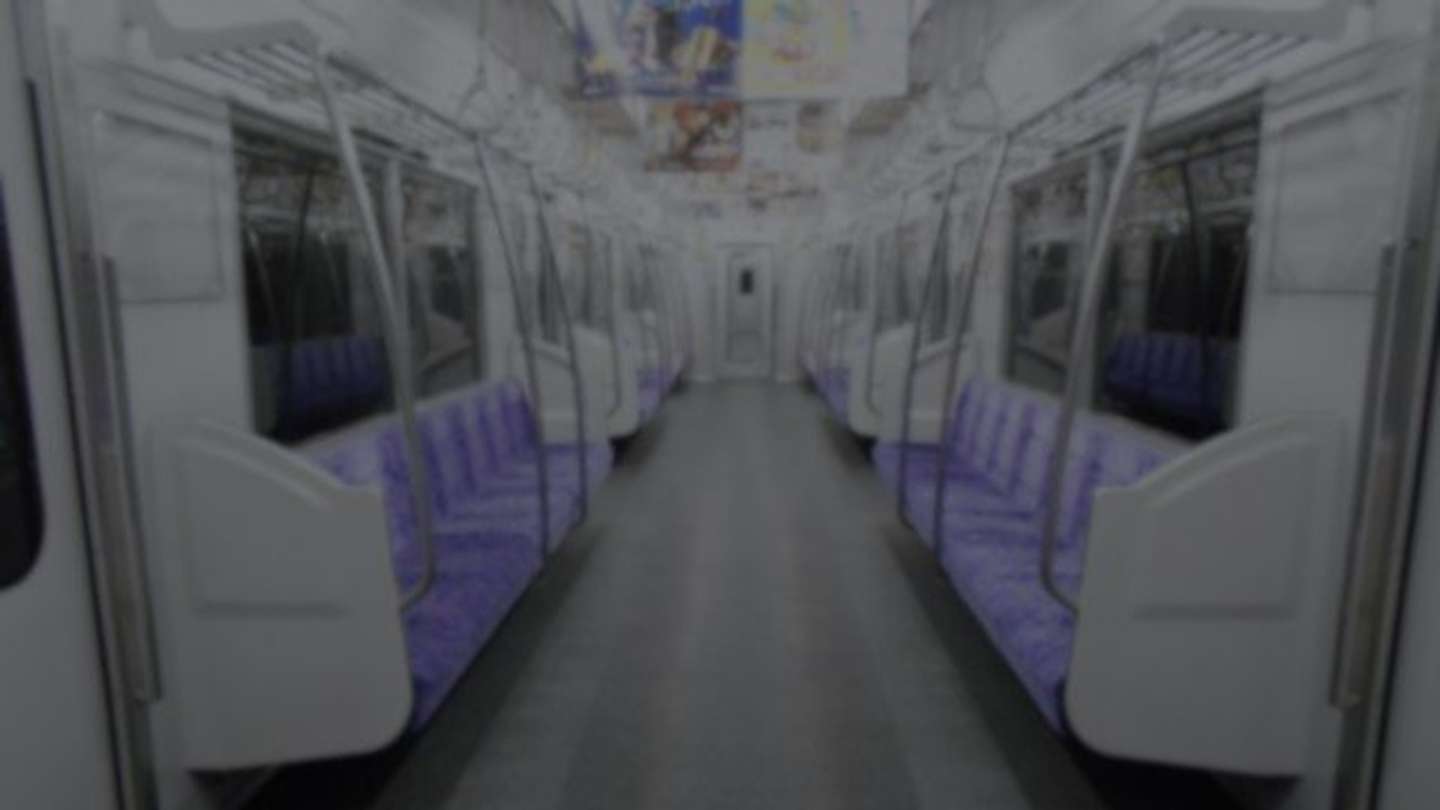 夜の名鉄車内で（画像はphotoAC）