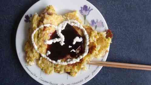 私の初めての手料理は、泣きたいほどマズいお好み焼き。厳しくて口うるさい父は、ソレを何も言わずに
