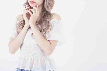 「メイクの濃い派手な女子大生が電車で、妊娠9か月の私を睨んでくる。怖くて小さくなっていたけれど」（大阪府・40代女性）
