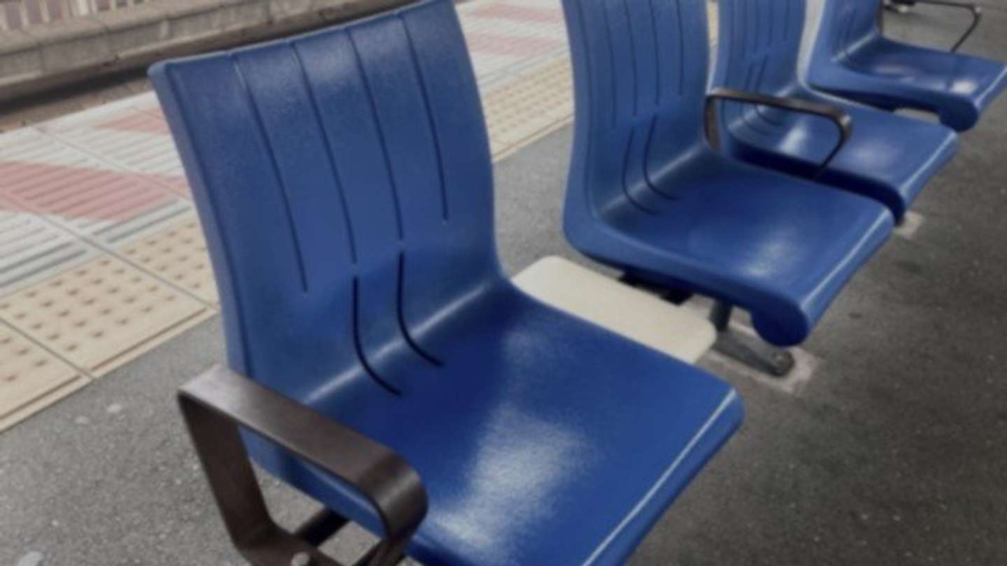 同じ駅で降りてくれて...（画像はphotoAC）