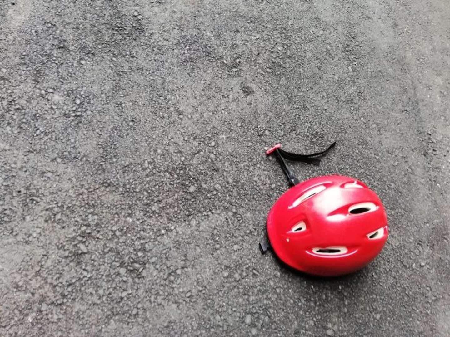 自転車の子供に衝突してしまい...（画像はphotoAC）
