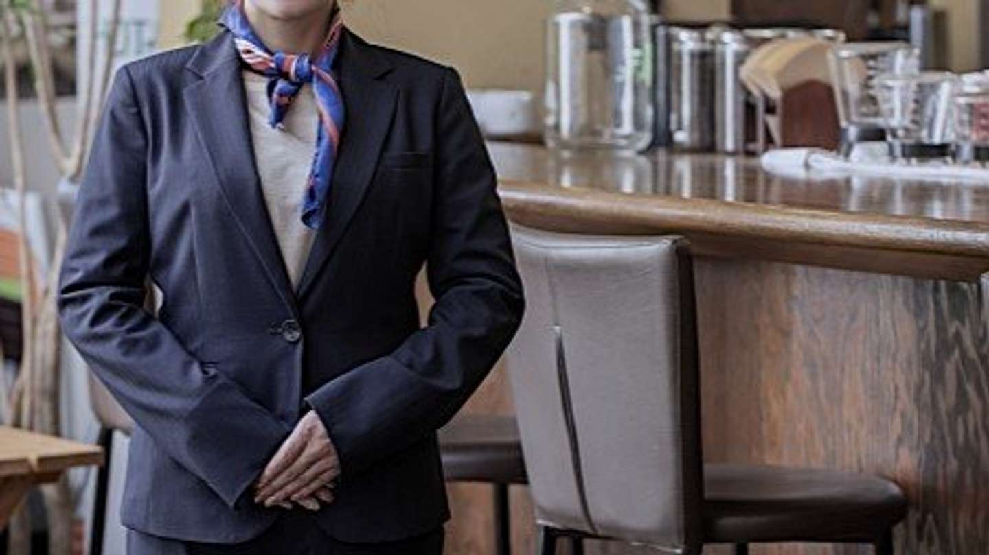 ホテルのレストランで...（画像はphotoAC）