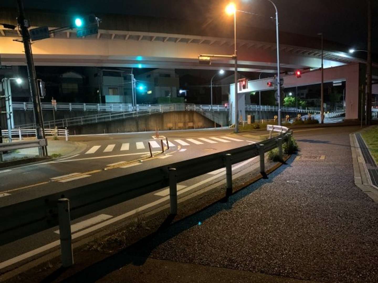 終電を逃した結果...（画像はphotoAC）