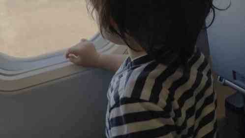 「里帰りのために飛行機に乗った妊婦の私。連れていた2歳児がグズりだすと、近くの乗客たちが」（愛知県・40代女性）
