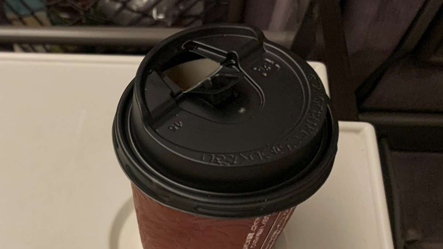 不注意でコーヒーが...（画像はphotoAC）