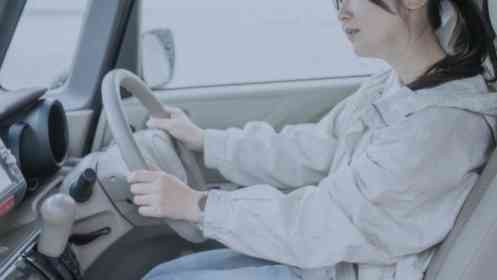 「妊娠4か月、一人で車に乗って買い物へ。帰りにピンチ到来で、見知らぬ2人の男性が私の車を...」（30代女性）